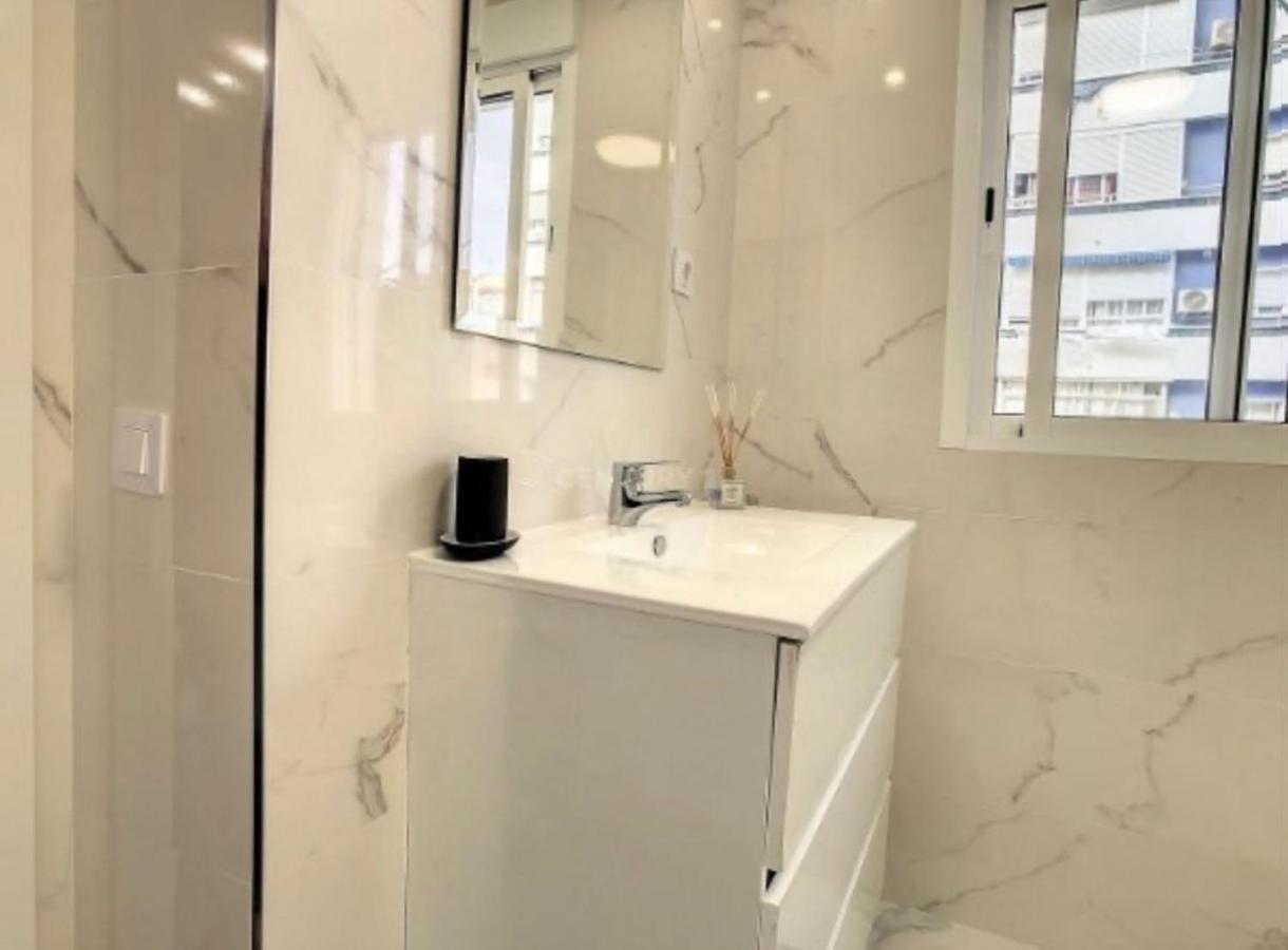 Urban&Vacay! Suite - Torremolinos City Centre Екстер'єр фото